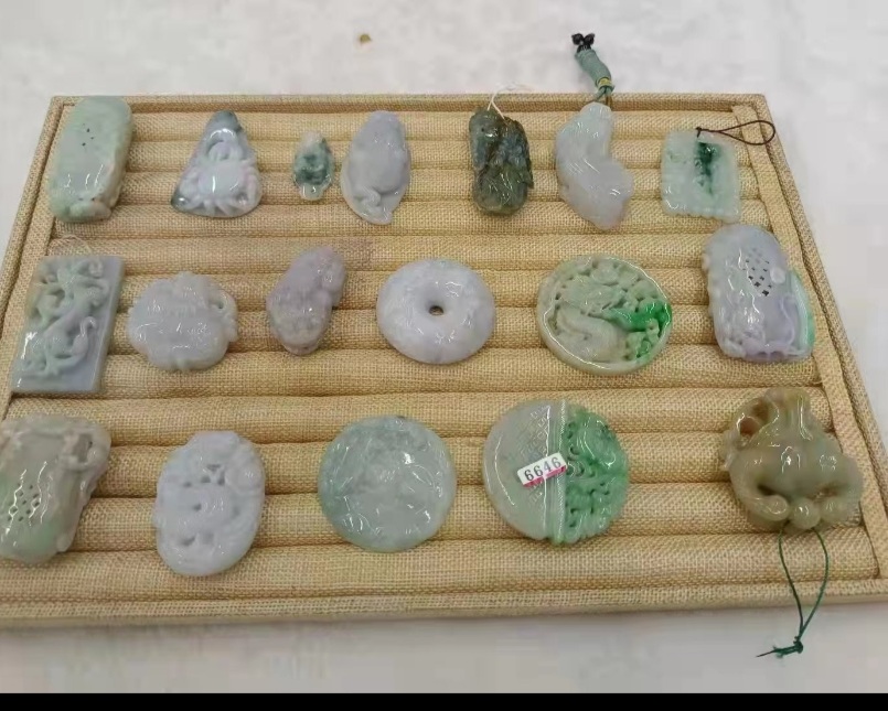 缅甸翡翠挂坠儿